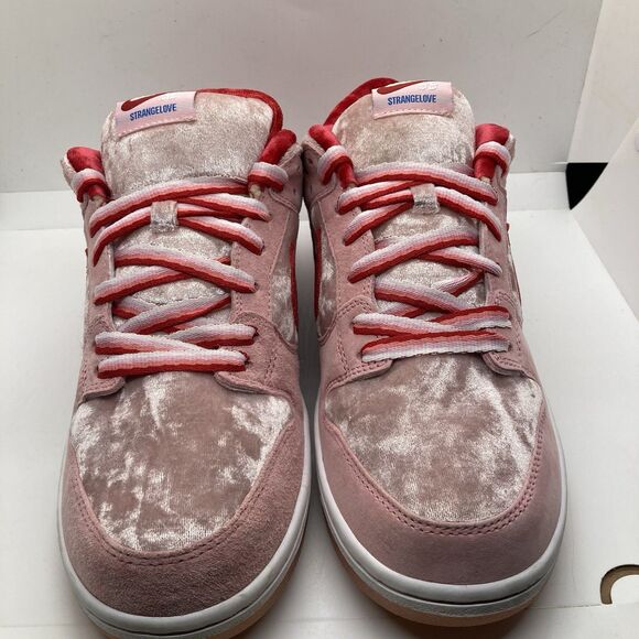 Athletic_Shoes